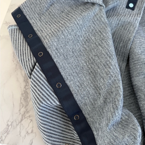 Lululemon gray/Blue heathered vinyasa scarf NWOT - Picture 2 of 2